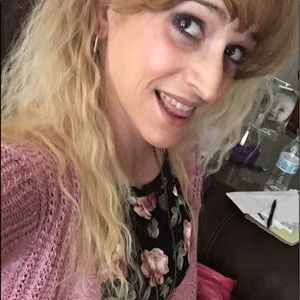 Meet your Posher, Holly